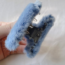 Load image into Gallery viewer, 1-Piece Aria Furry Hair Claw