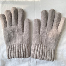 Load image into Gallery viewer, Kids Knitted Gloves (4-9 yo)
