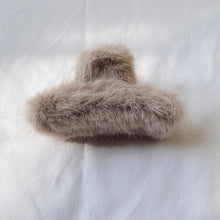Load image into Gallery viewer, 1-Piece Aria Furry Hair Claw