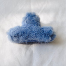 Load image into Gallery viewer, 1-Piece Aria Furry Hair Claw