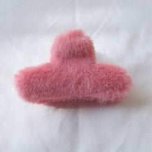 Load image into Gallery viewer, 1-Piece Aria Furry Hair Claw