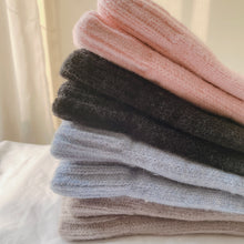 Load image into Gallery viewer, Kids Knitted Gloves (4-9 yo)