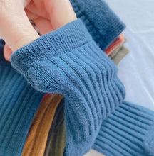 Load image into Gallery viewer, New! 5-Pack Winter Socks (1-12 yo)