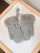 Load image into Gallery viewer, Knitted Mittens (1-3 yo)