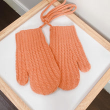 Load image into Gallery viewer, Knitted Mittens (4-8 yo)