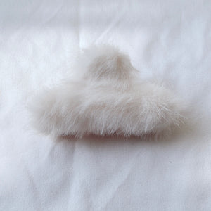 1-Piece Aria Furry Hair Claw