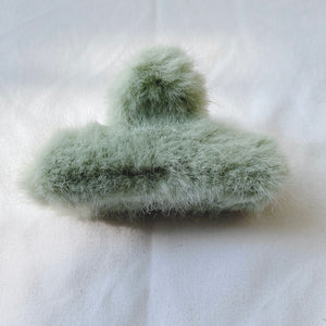 1-Piece Aria Furry Hair Claw