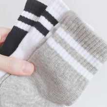 Load image into Gallery viewer, 3-Pack Line Socks (5-12 yo)
